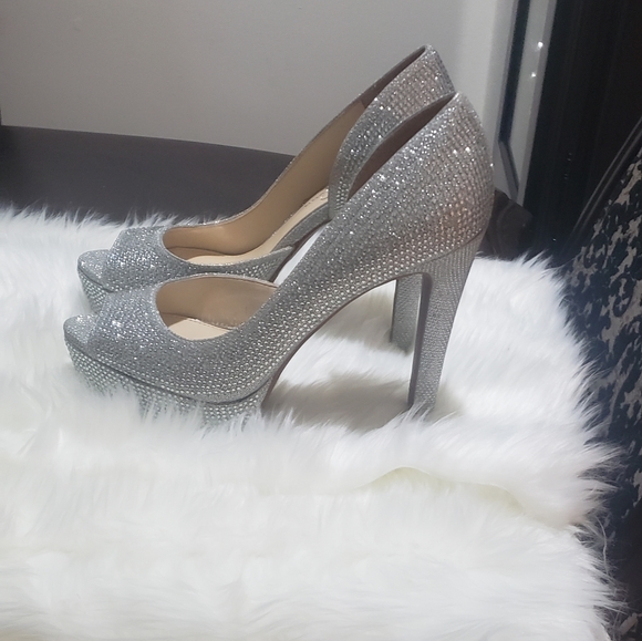 Heel - Picture 2 of 3